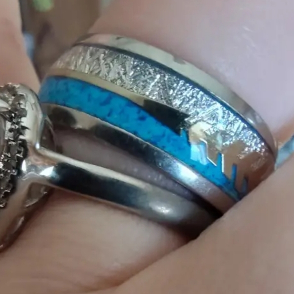 New Beautiful Turqouise 8mm Arrow Stainless Steel Ring Band.  Most Sizes… - Picture 6 of 7